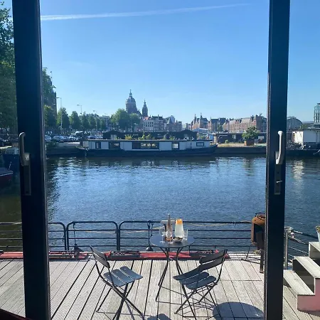 A304 Romantic Seaship In Center Botel *
