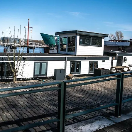 Houseboat-amsterdam * Amsterdam