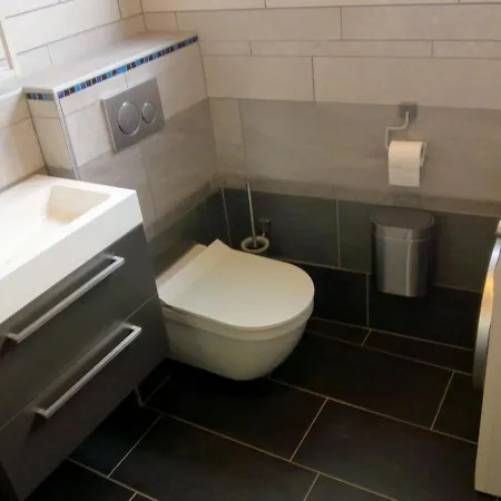 Aldo, Not For Parties, Not A Hotel, With Shared Bathroom, No Kitchen Privatunterkunft *