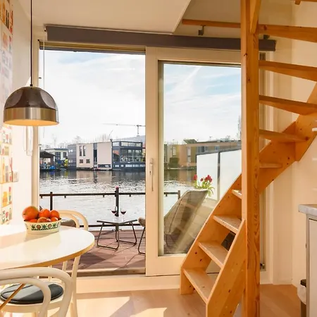 Houseboat With Canalview And Free Bikes Amszterdam