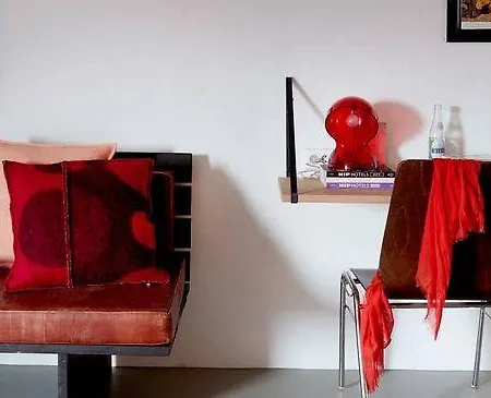 Q-factory Hotel 3*