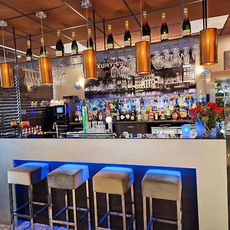 Luxury - Member Of Warwick Hotel