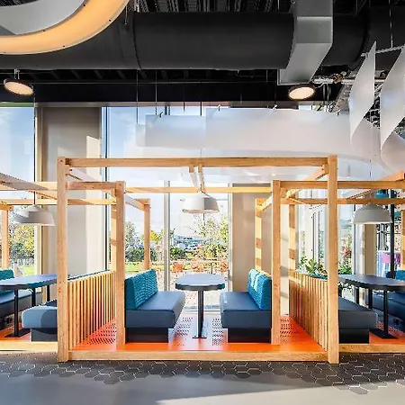 Yotel ホテル