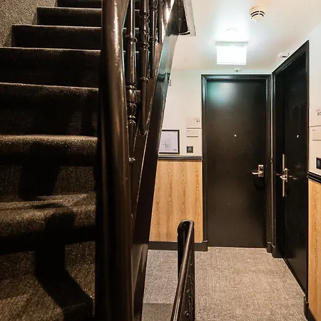 Limehome Leidsekruisstraat Hotel *