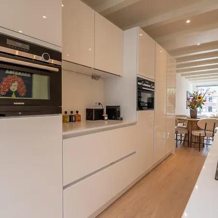 Elegant & Unique Canal House In Famous Canal Area * 암스테르담