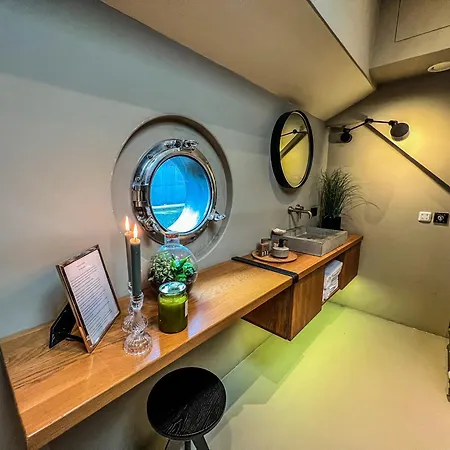 Bed & Breakfast Boat & Boost