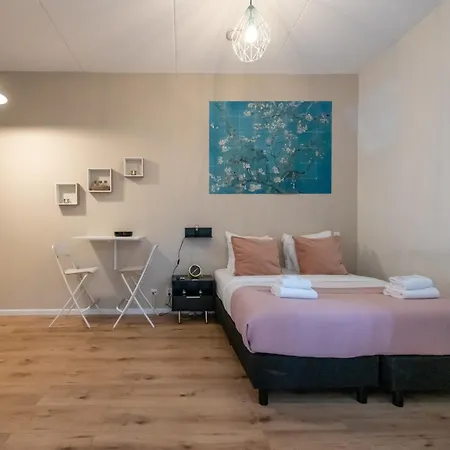 North With Patio For 2 아파트 암스테르담