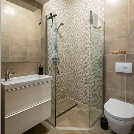 아파트 North With Patio For 2 *