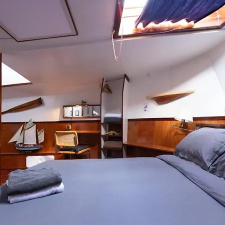 Hotel na wodzie Anna Houseboat