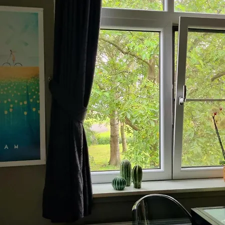 Farmer , Bed, Bike And Breakfast In 2* Amsterdam