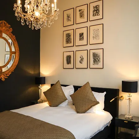 Ambassade Hotel 4*