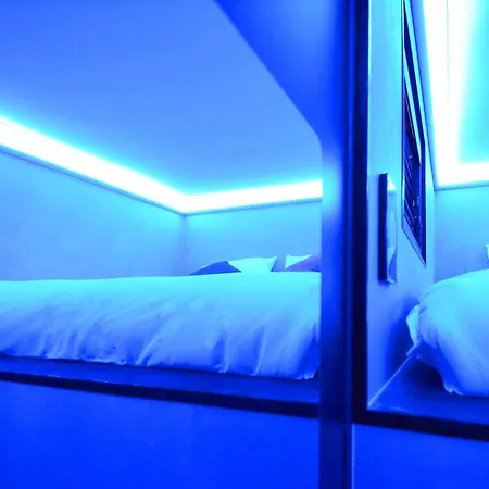 Capsule hotel The Hyve Capsule Amsterdam