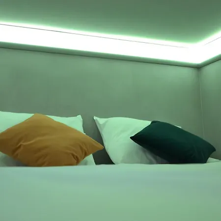 Capsule hotel The Hyve Capsule *