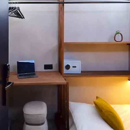 Capsule hotel The Hyve Capsule Amsterdam