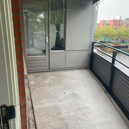 Large West With Balcony Lägenhet *