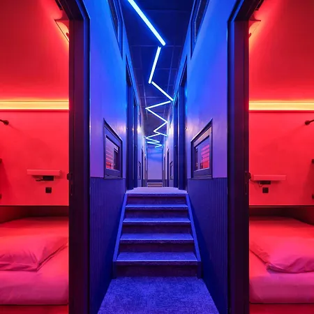 The Hyve Capsule Капсульный отель