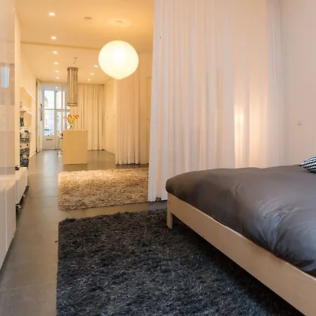 Bed & Breakfast White