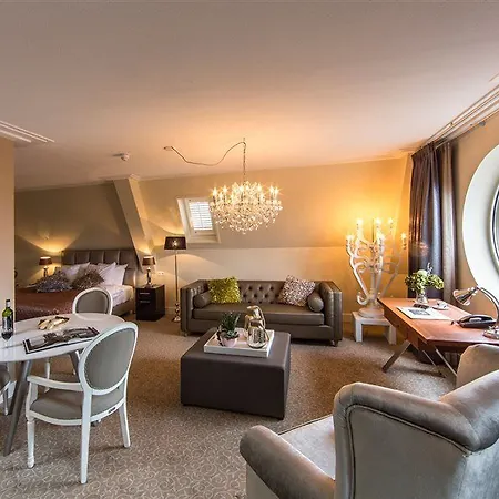 Luxury - Member Of Warwick Hotel