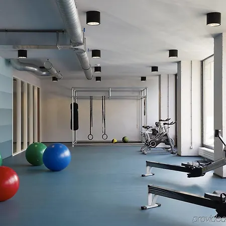 The Social Hub West 3*