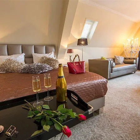 Hotel Luxury - Member Of Warwick 5*