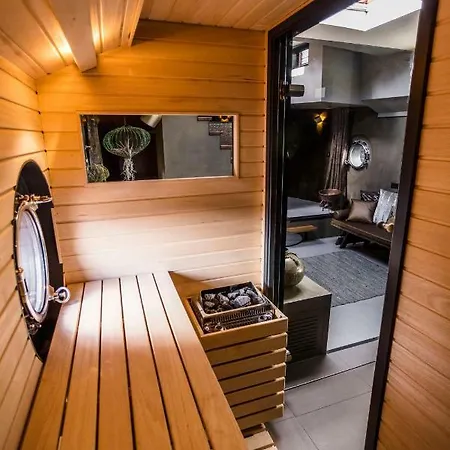 Bed & Breakfast Boat & Boost