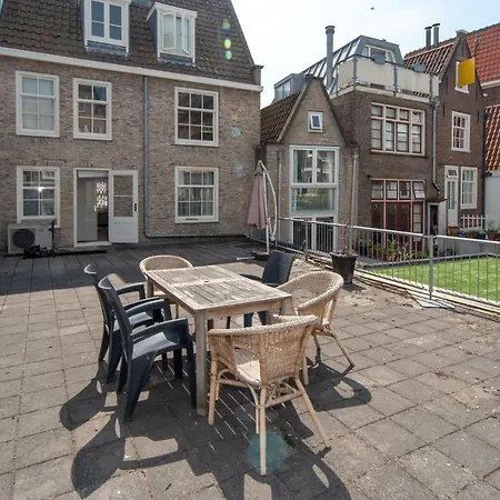 Apartment Spacious Central City With Big Private Sundeck!