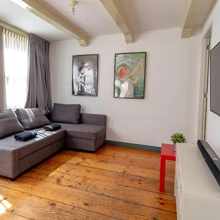 Apartment Spacious Central City With Big Private Sundeck!