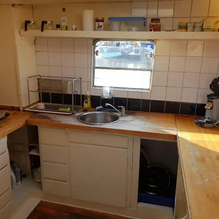 Beagle Family Houseboat Ботель Амстердам