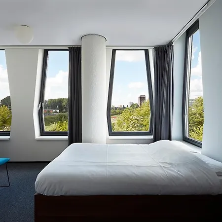 Hotel The Social Hub West 3*