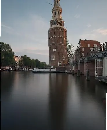 Botel Anna Houseboat *