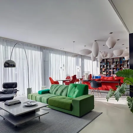 Citizenm South 4*