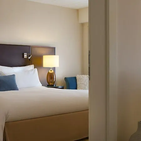 Renaissance Hotel 5*
