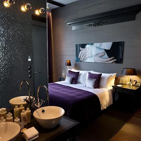 Canal House 4*
