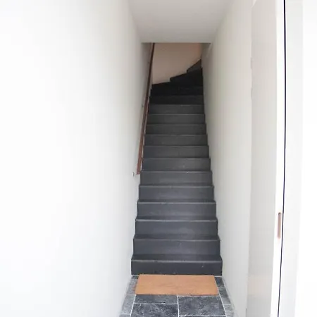 לינה וארוחת בוקר Mondriaan 2*
