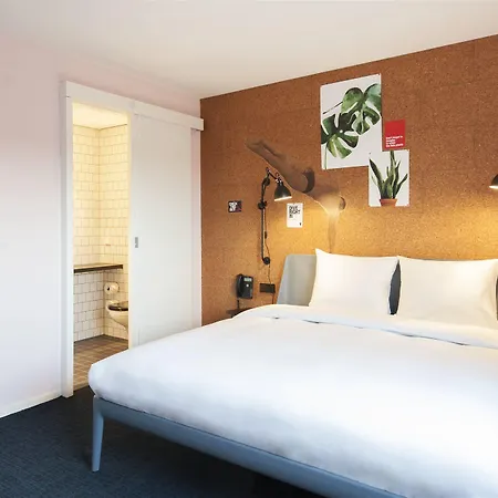 Hotel Conscious The Tire Station Amsterdam
