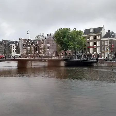Rembrandt Square Boat Hotel en barco