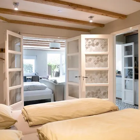 Family House بيت ضيافة أمستردام