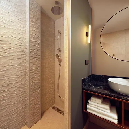Met Hotel