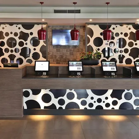 Xo Park West Hotel