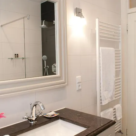 Le Quartier Sonang Bed & Breakfast