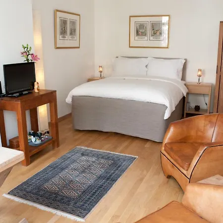 Le Quartier Sonang Bed & Breakfast