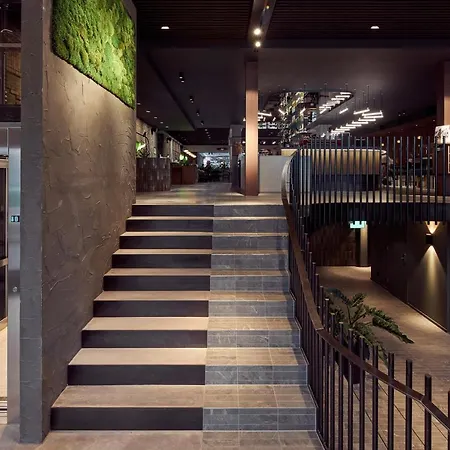 Met Hotel