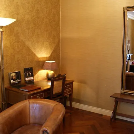 Museum Hotel 4*