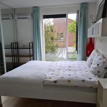 Privatunterkunft Johan's With Roofterrace And Cheap Parking - Since 2014 *