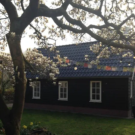 Gina's Garden House Bed and breakfast