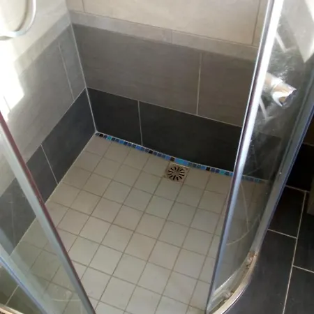 Aldo, Not For Parties, Not A Hotel, With Shared Bathroom, No Kitchen Rum i privatbostad Amsterdam