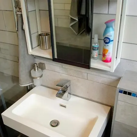 Aldo, Not For Parties, Not A Hotel, With Shared Bathroom, No Kitchen Rum i privatbostad Amsterdam