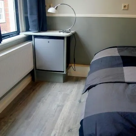 Aldo, Not For Parties, Not A Hotel, With Shared Bathroom, No Kitchen Rum i privatbostad Amsterdam