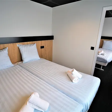 Hotel Botel 3*