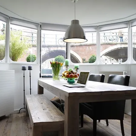 Houseboat Prinsheerlijk Botel